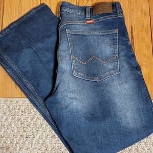 Wrangler relaxed fit, boot cut jeans new 34x30